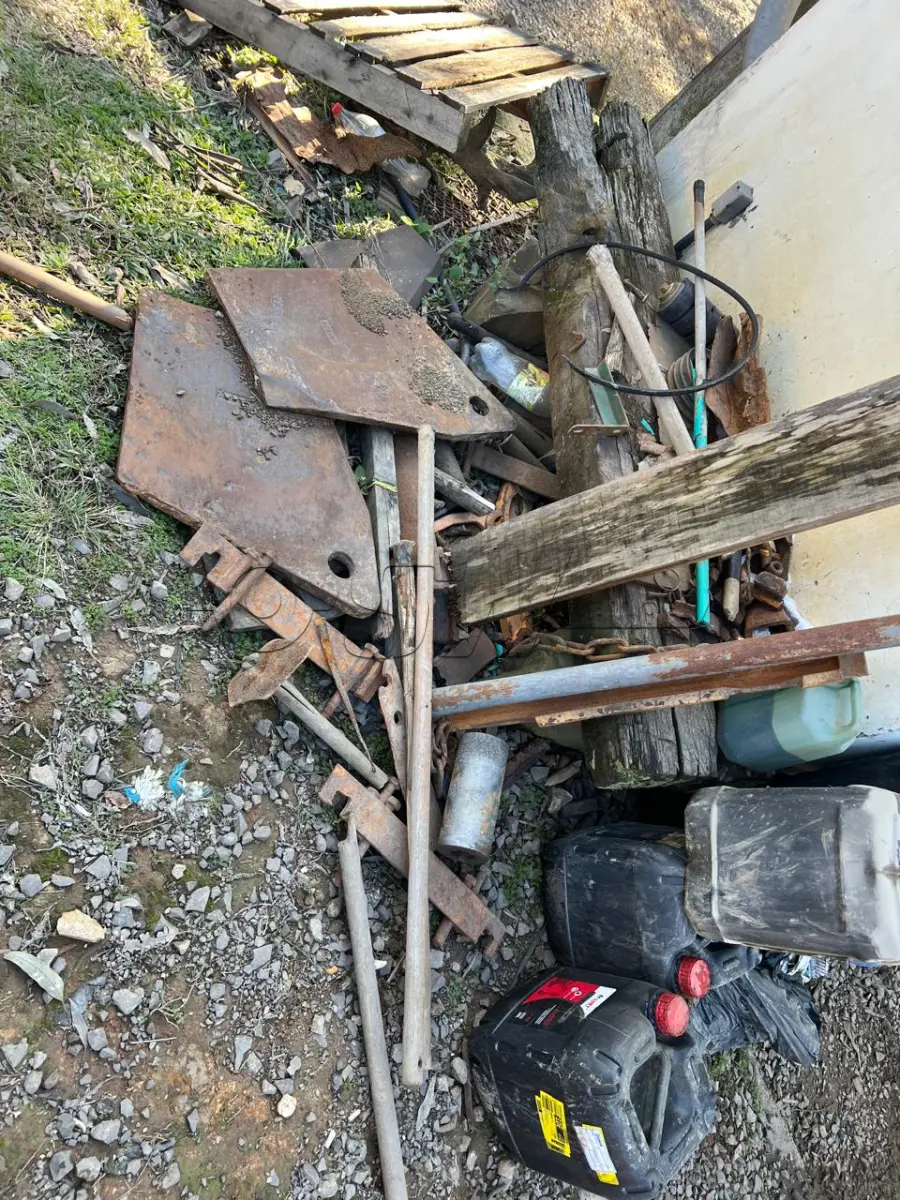 LOTE 018 - sucatas de peneiras e mandíbula para britagem