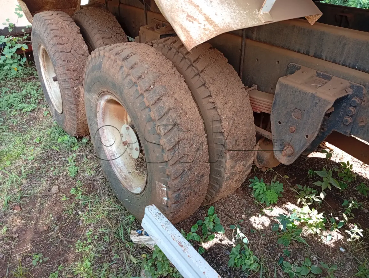 LOTE 022 - CAMINHÃO CAÇAMBA, placas  JZO8227, RENAVAM 00785152881,