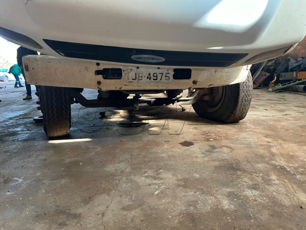 LOTE 001 - Caminhão FORD/F14000 HD; Placa IJB4975, ANO/MOD: 1998