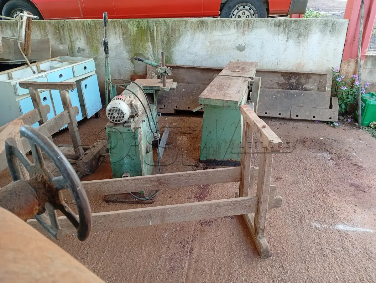 LOTE 019 - CONJUNTO PARA MARCENARIA COMPOSTO POR: a) LIXADEIRA PROFISSIONAL- marca CVL, motor WEG trifásico, modelo 90L1192, 3cv