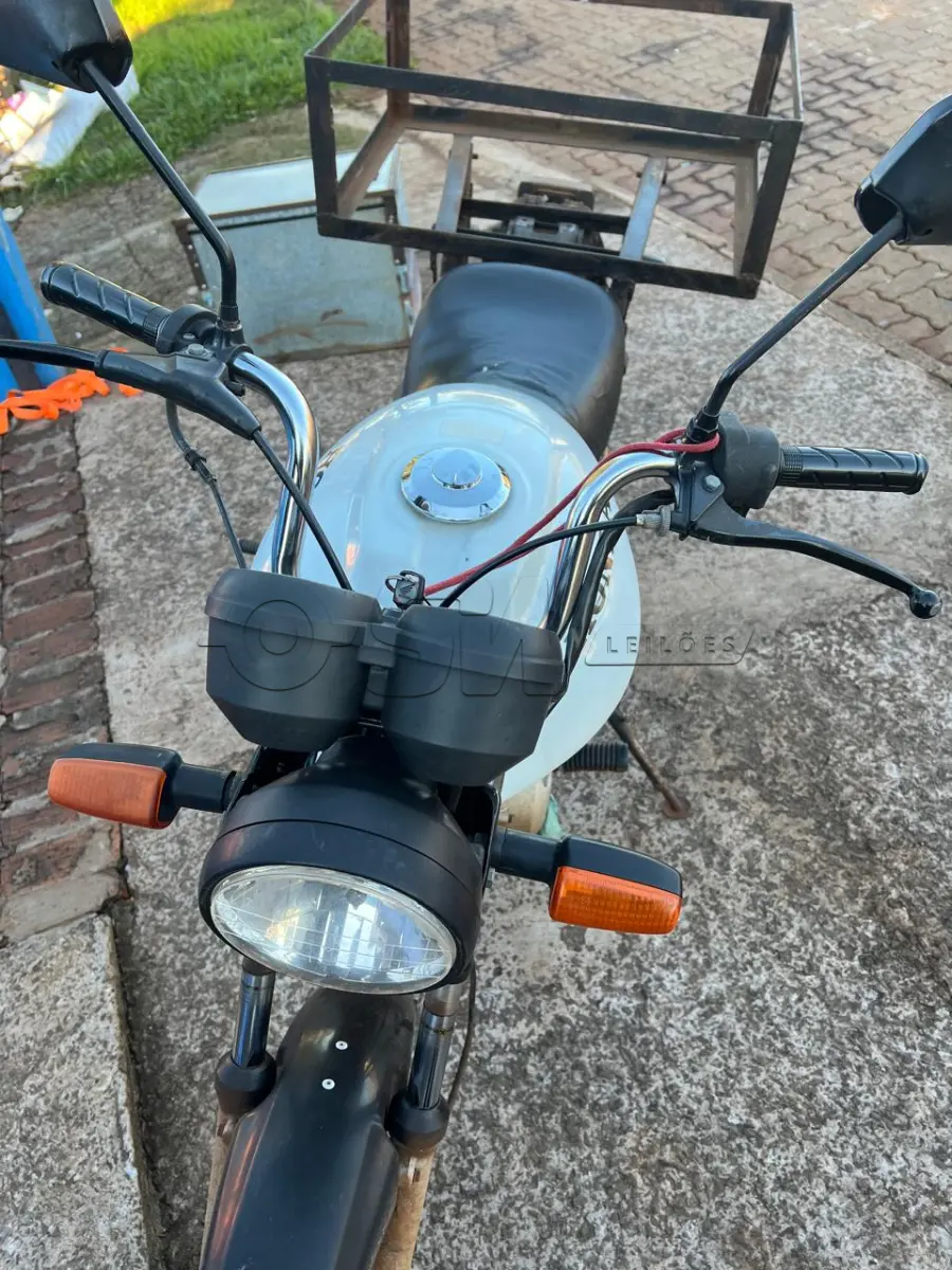 LOTE 001 - Uma motocicleta HONDA CG 125 CARGO KS Placa: IWP7129