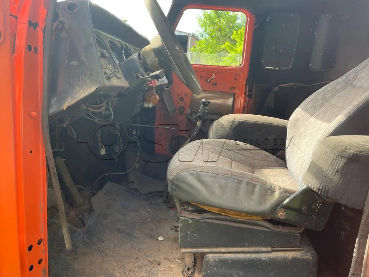 LOTE 002 - Caminhão