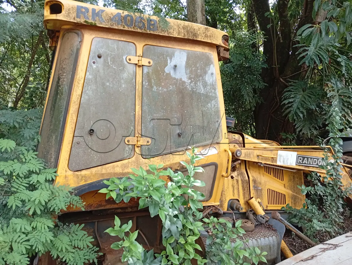 LOTE 011 - MÁQUINA RODOVIÁRIA - RETROESCAVADEIRA, RANDON, modelo RK-406B 4x4,