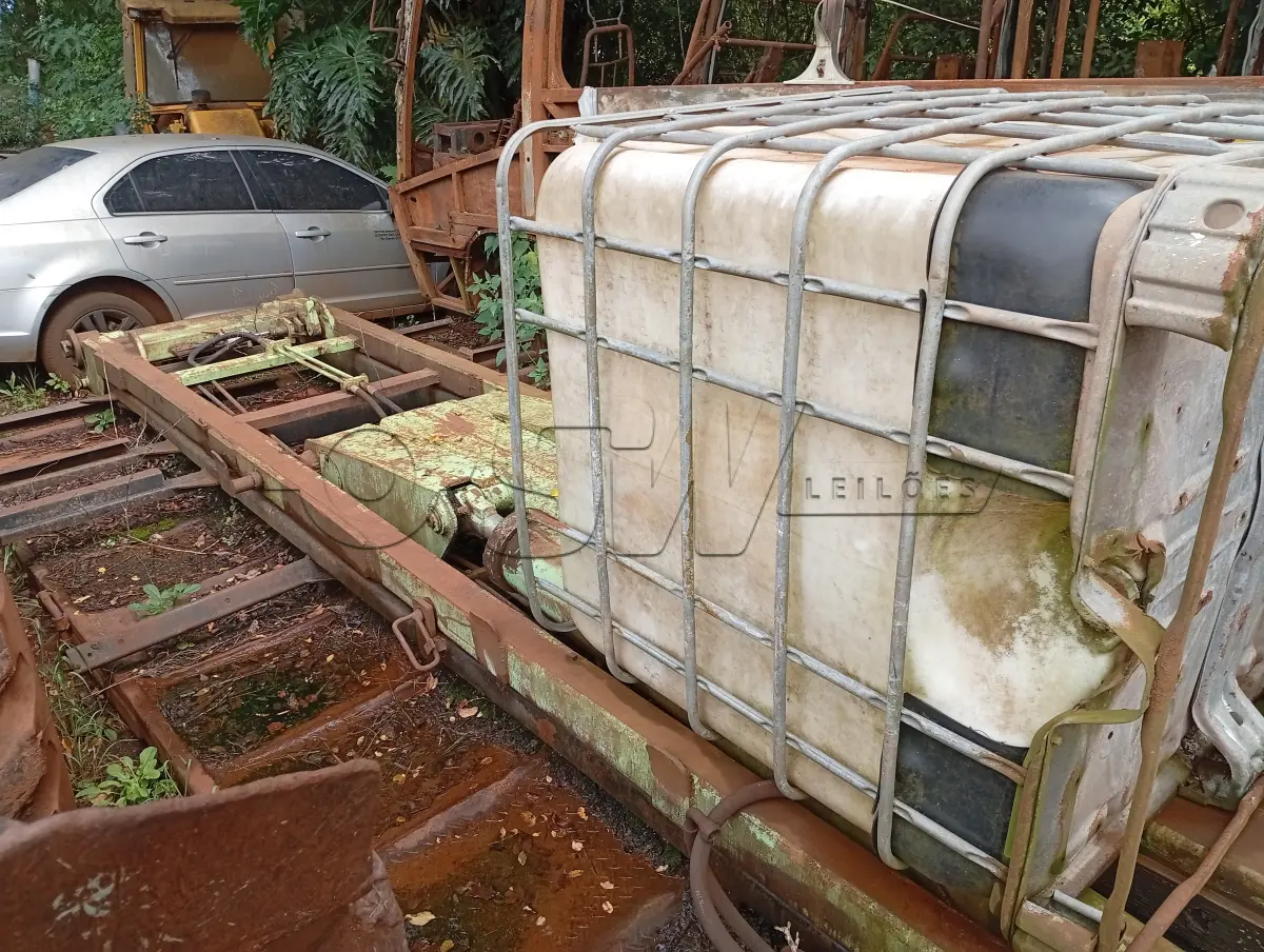 LOTE 013 - EQUIPAMENTO - CAÇAMBA BASCULANTE, medindo 4,75x2,40x0,50, marca KUBITZ Nº KB 024,