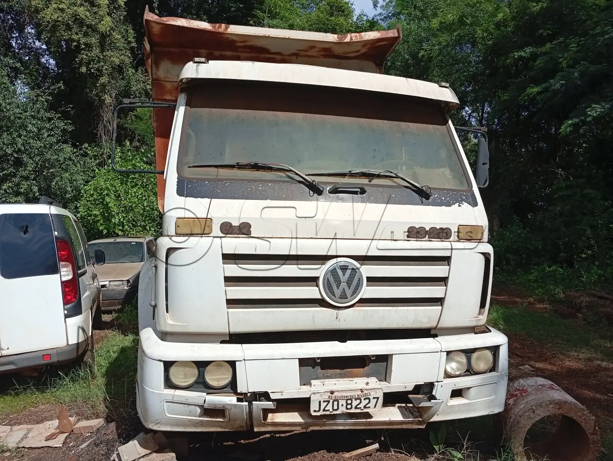 LOTE 022 - CAMINHÃO CAÇAMBA, placas  JZO8227, RENAVAM 00785152881,