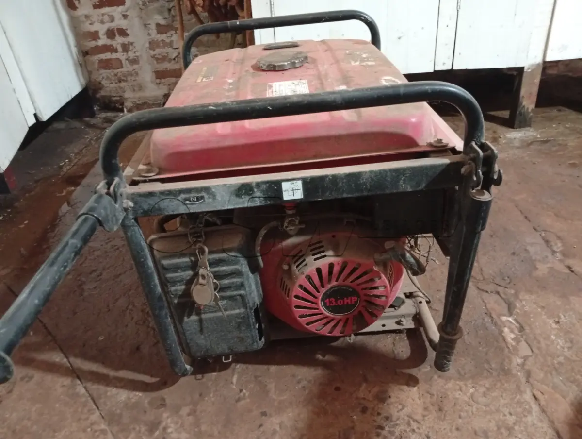 LOTE 026 - 01 GERADOR  DE ENERGIA