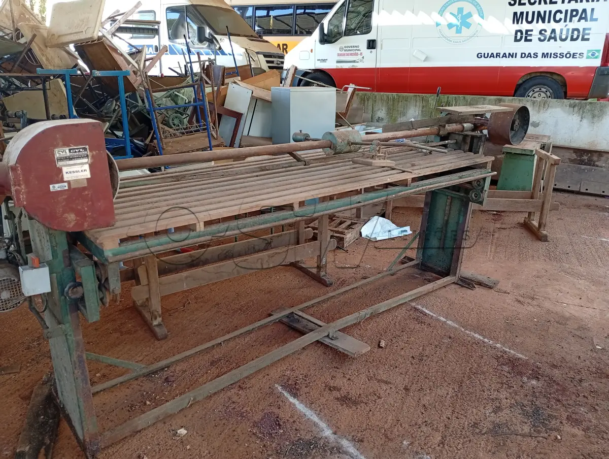 LOTE 019 - CONJUNTO PARA MARCENARIA COMPOSTO POR: a) LIXADEIRA PROFISSIONAL- marca CVL, motor WEG trifásico, modelo 90L1192, 3cv