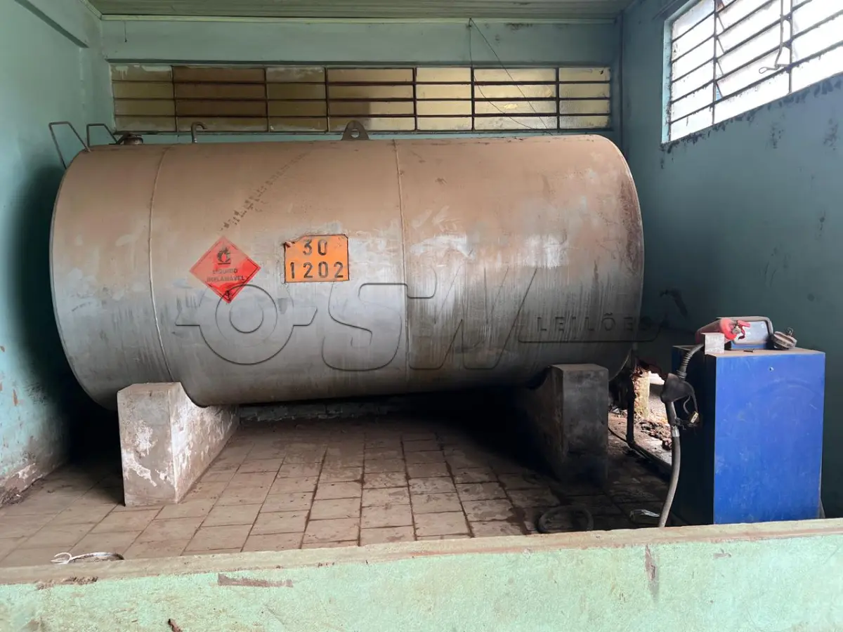 LOTE 017 - Tanque de Combustível com bomba de aferição