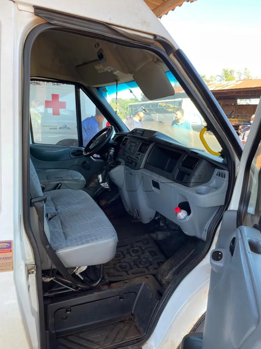 LOTE 005 - MICRO-ÔNIBUS FORD