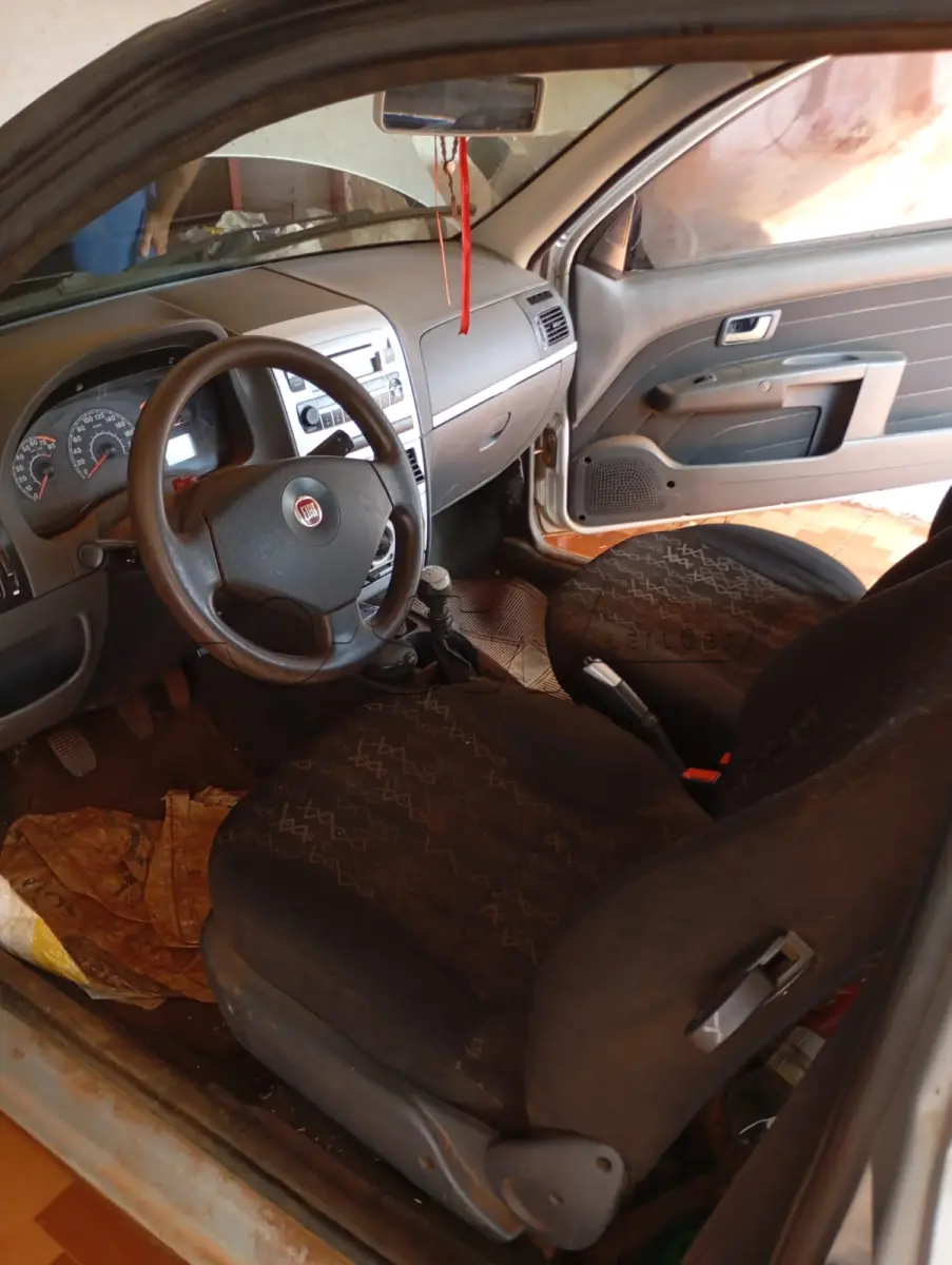 LOTE 001 - FIAT STRADA