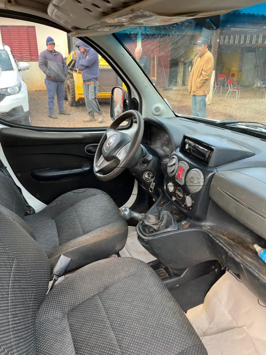 LOTE 003 - FIAT DOBLO
