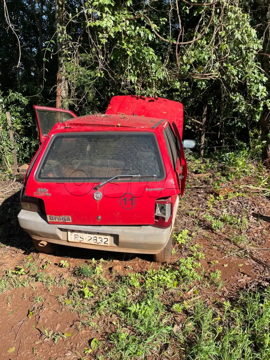 LOTE 002 - AUTOMÓVEL FIAT UNO