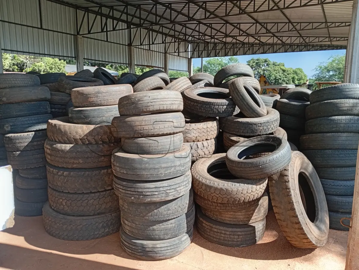 LOTE 018 - LOTE DE CARCAÇAS DE PNEUS, (EM BOM E REGULAR ESTADO DE CONSERVAÇÃO)