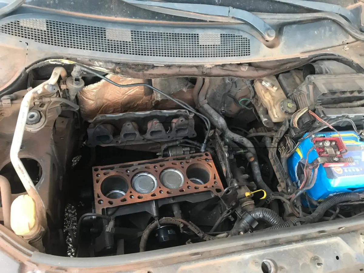 LOTE 002 - RENAULT MEGANEGT