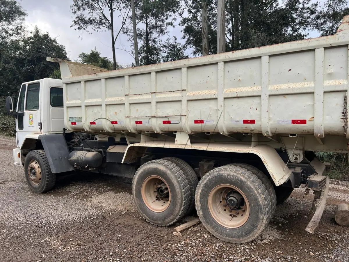 LOTE 016 - Caminhão FORD/CARGO 2422 E, Placa IOP8339, ano/mod. 2008, cor branca