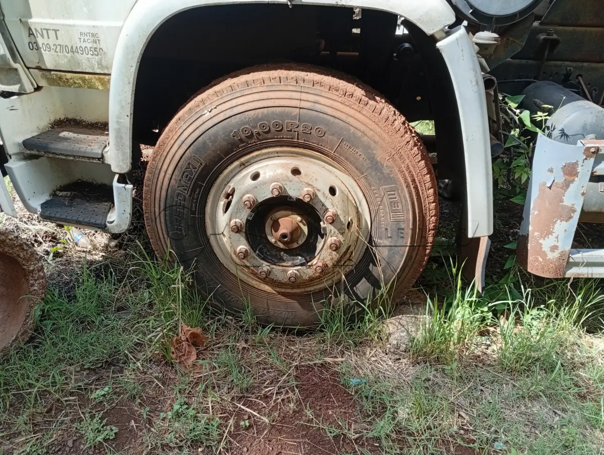 LOTE 022 - CAMINHÃO CAÇAMBA, placas  JZO8227, RENAVAM 00785152881,