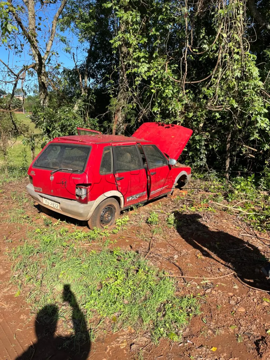 LOTE 002 - AUTOMÓVEL FIAT UNO