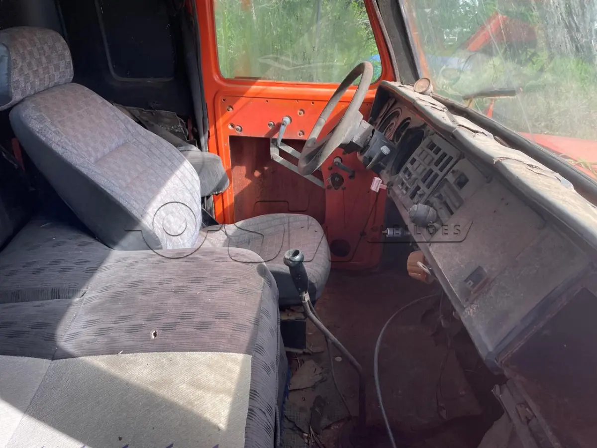 LOTE 002 - Caminhão