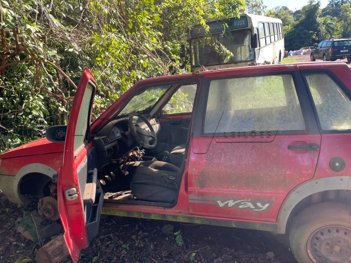 LOTE 002 - AUTOMÓVEL FIAT UNO