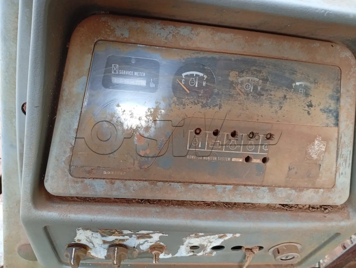 LOTE 010 - MÁQUINA RODOVIÁRIA - TRATOR ESTEIRA, marca KOMATSU modelo D41E-6,