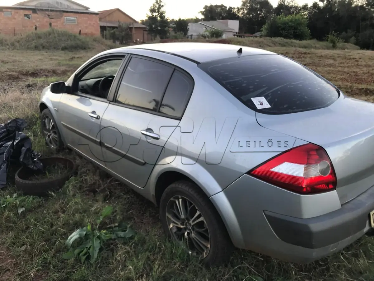 LOTE 001 - RENAULT MEGANESD