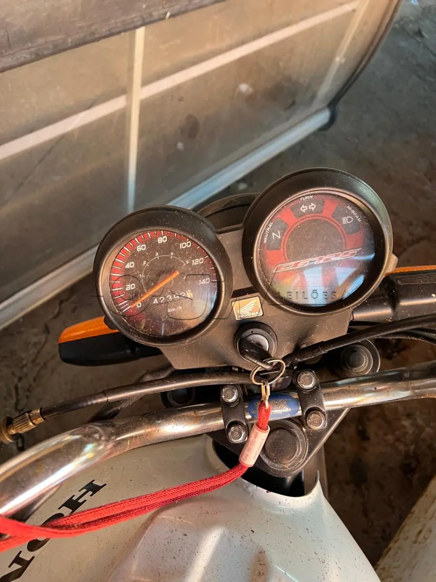 LOTE 002 - Uma motocicleta HONDA CG 125 CARGO KS Placa: IWP7130