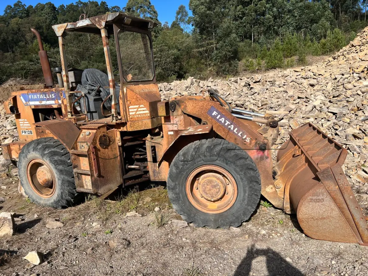 LOTE 020 - carregador, marca Fiatallis, modelo FR 12B (horímetro 22.089 (vinte e duas mil e oitenta e nove) horas trabalhadas)