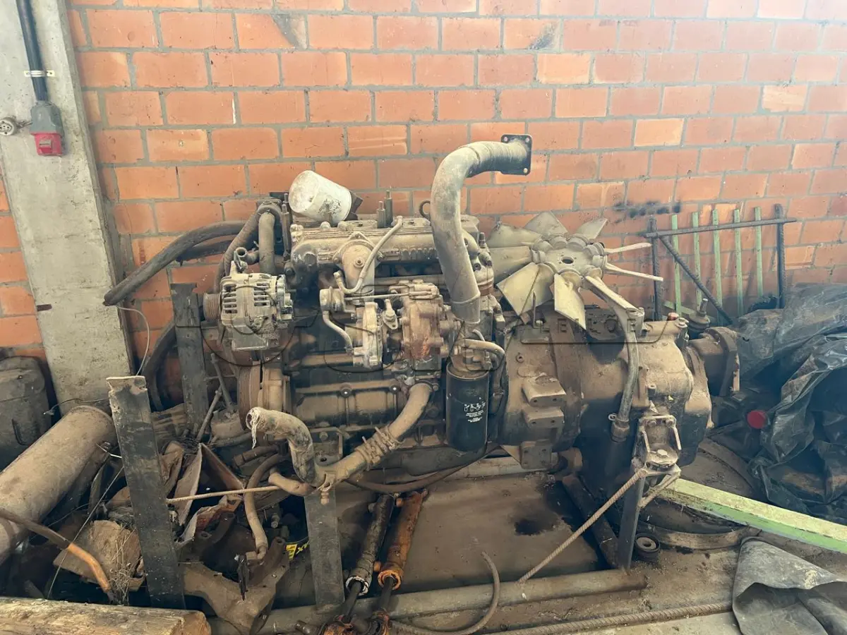 LOTE 019 - Um motor MWM 4 cilindros com bomba hidráulica