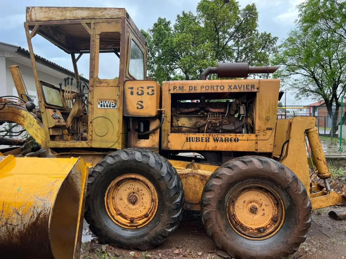 LOTE 005 - Motoniveladora Huber Warco 165M.