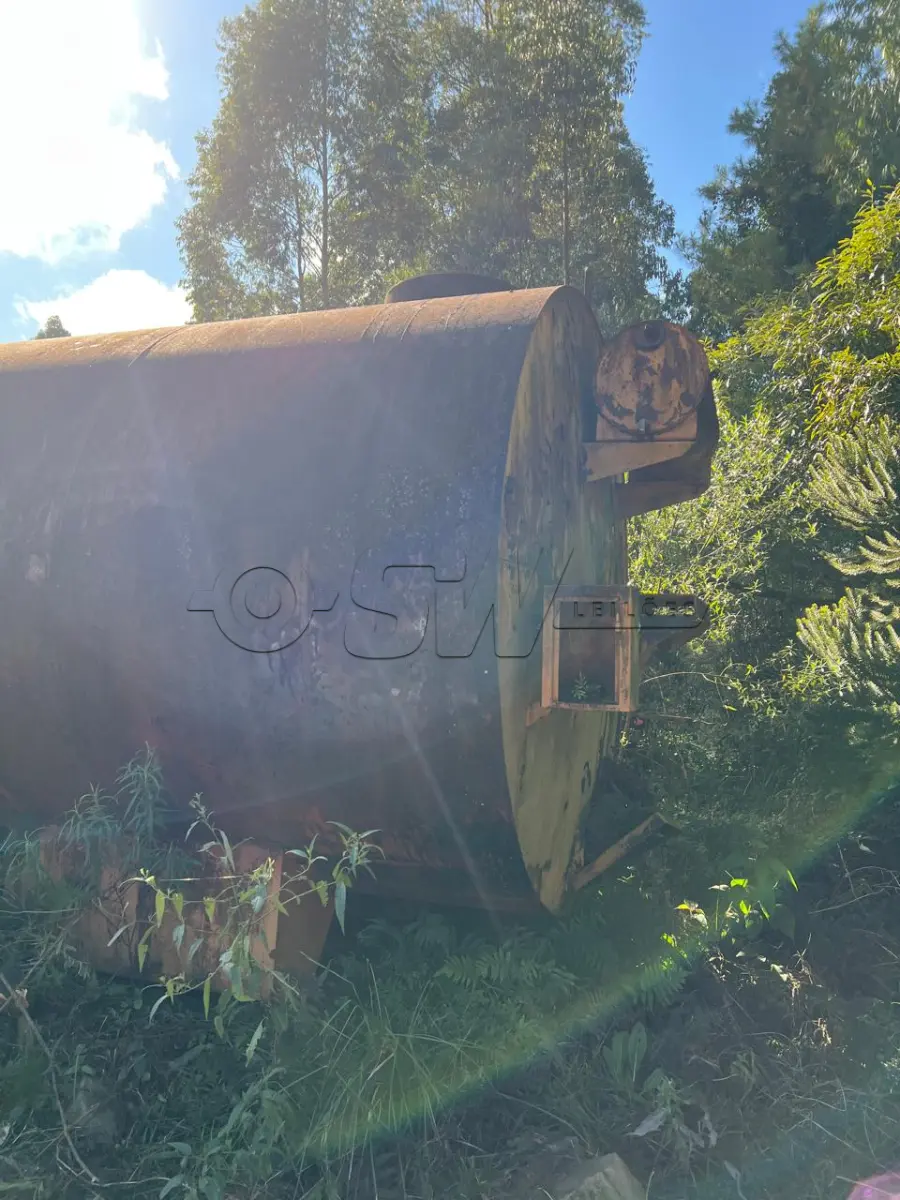 LOTE 007 - usina de asfalto frio, marca cifali, composta de um funil e esteira sem motor, três tanques metálicos para emulsão asfáltica