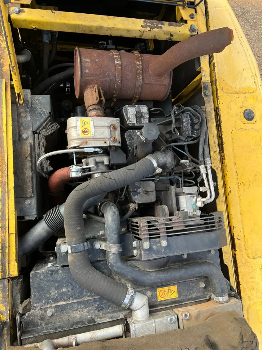 LOTE 010 - Escavadeira Hidráulica, marca Komatsu, modelo PC 160 LC-7B