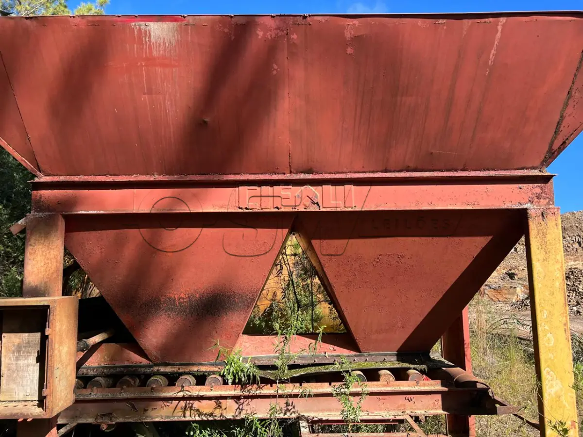 LOTE 007 - usina de asfalto frio, marca cifali, composta de um funil e esteira sem motor, três tanques metálicos para emulsão asfáltica