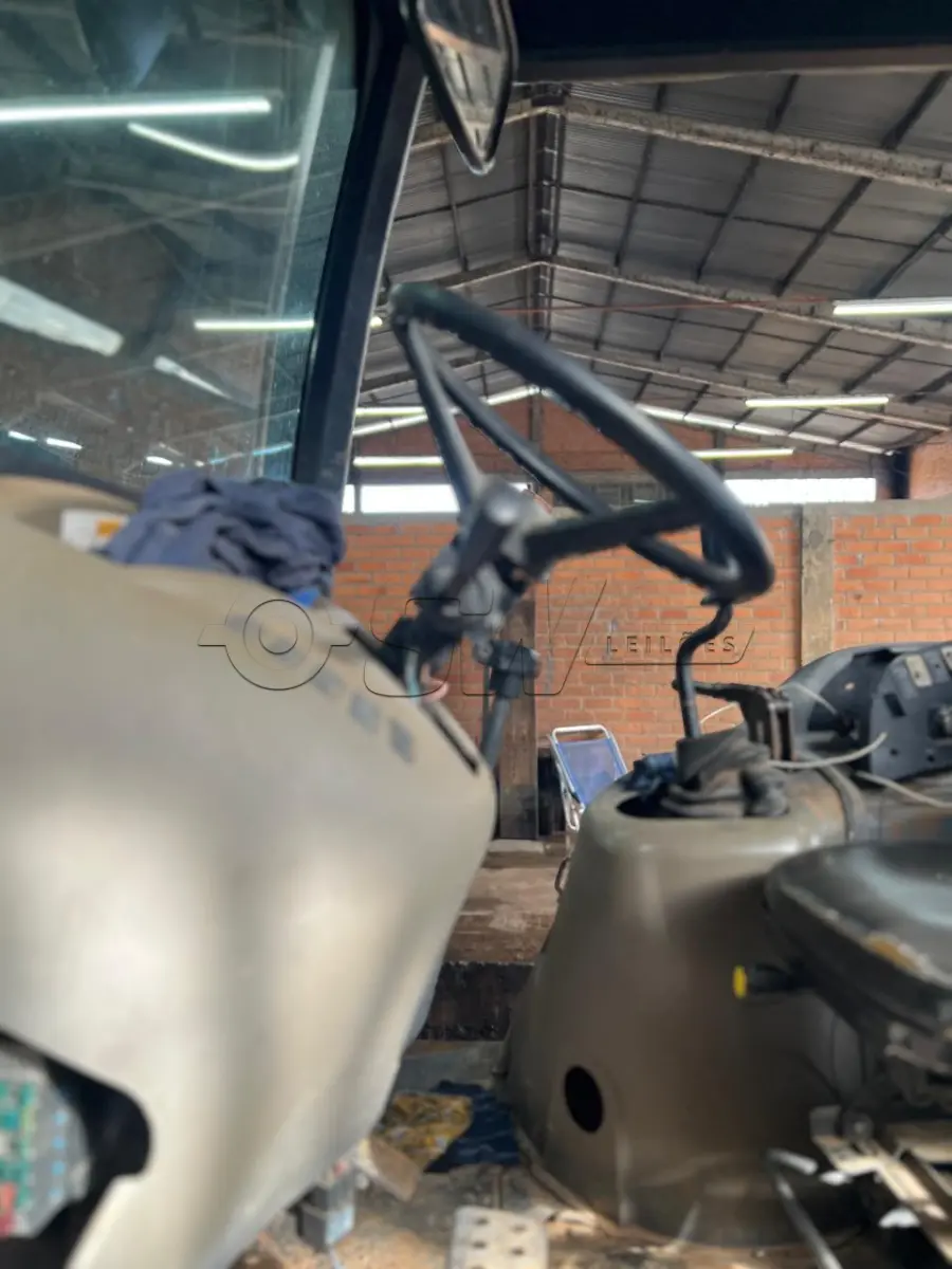 LOTE 005 - Retroescavadeira marca CASE 580, série 3