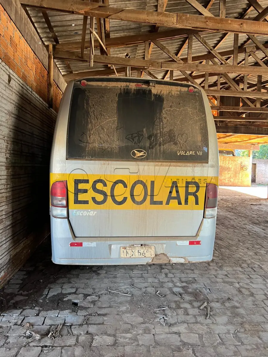 LOTE 015 - Ônibus MARCOPOLO/VOLARE V8 ON, ano/mod. 2005/2006, cor prata