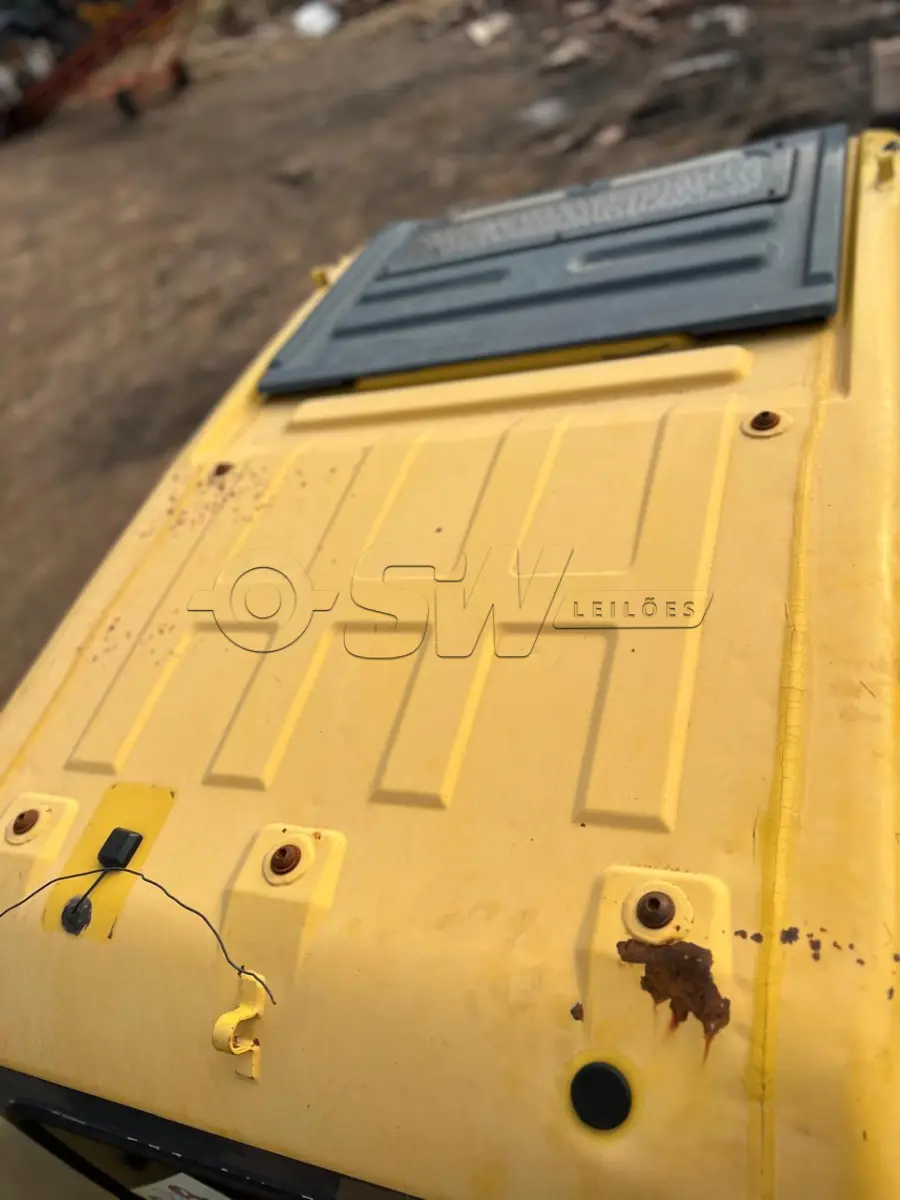 LOTE 010 - Escavadeira Hidráulica, marca Komatsu, modelo PC 160 LC-7B