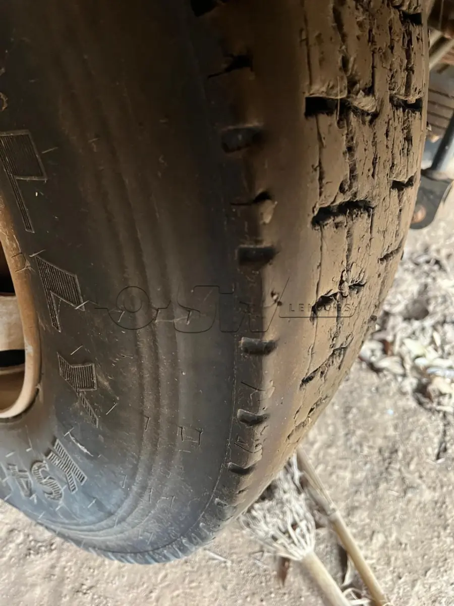 LOTE 015 - Ônibus MARCOPOLO/VOLARE V8 ON, ano/mod. 2005/2006, cor prata