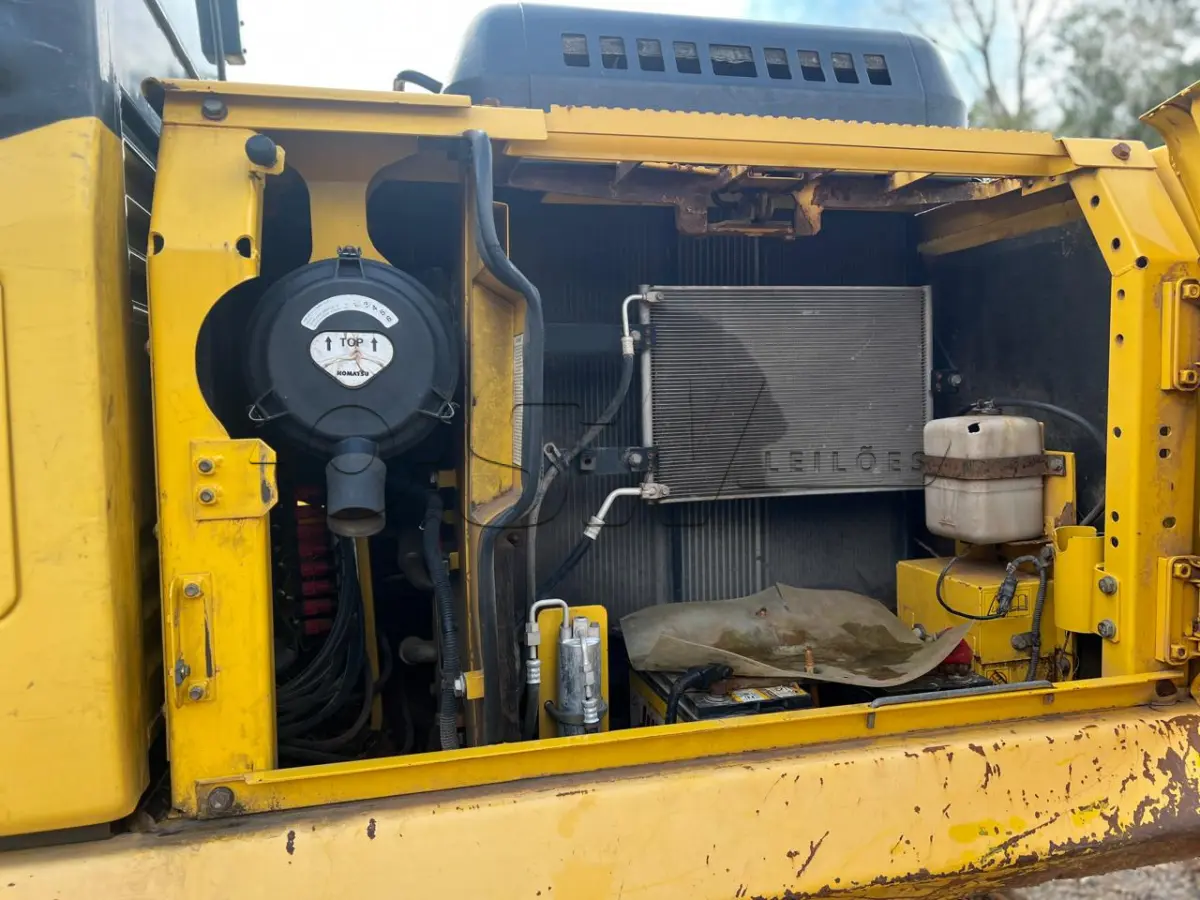 LOTE 010 - Escavadeira Hidráulica, marca Komatsu, modelo PC 160 LC-7B