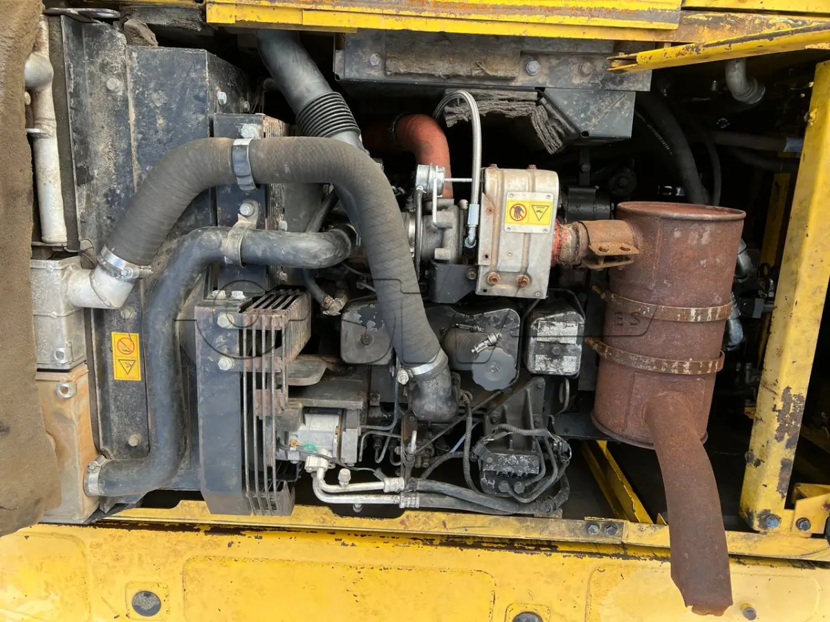 LOTE 010 - Escavadeira Hidráulica, marca Komatsu, modelo PC 160 LC-7B