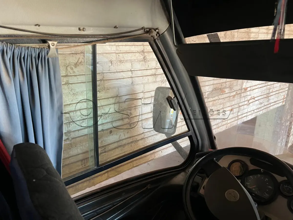 LOTE 015 - Ônibus MARCOPOLO/VOLARE V8 ON, ano/mod. 2005/2006, cor prata