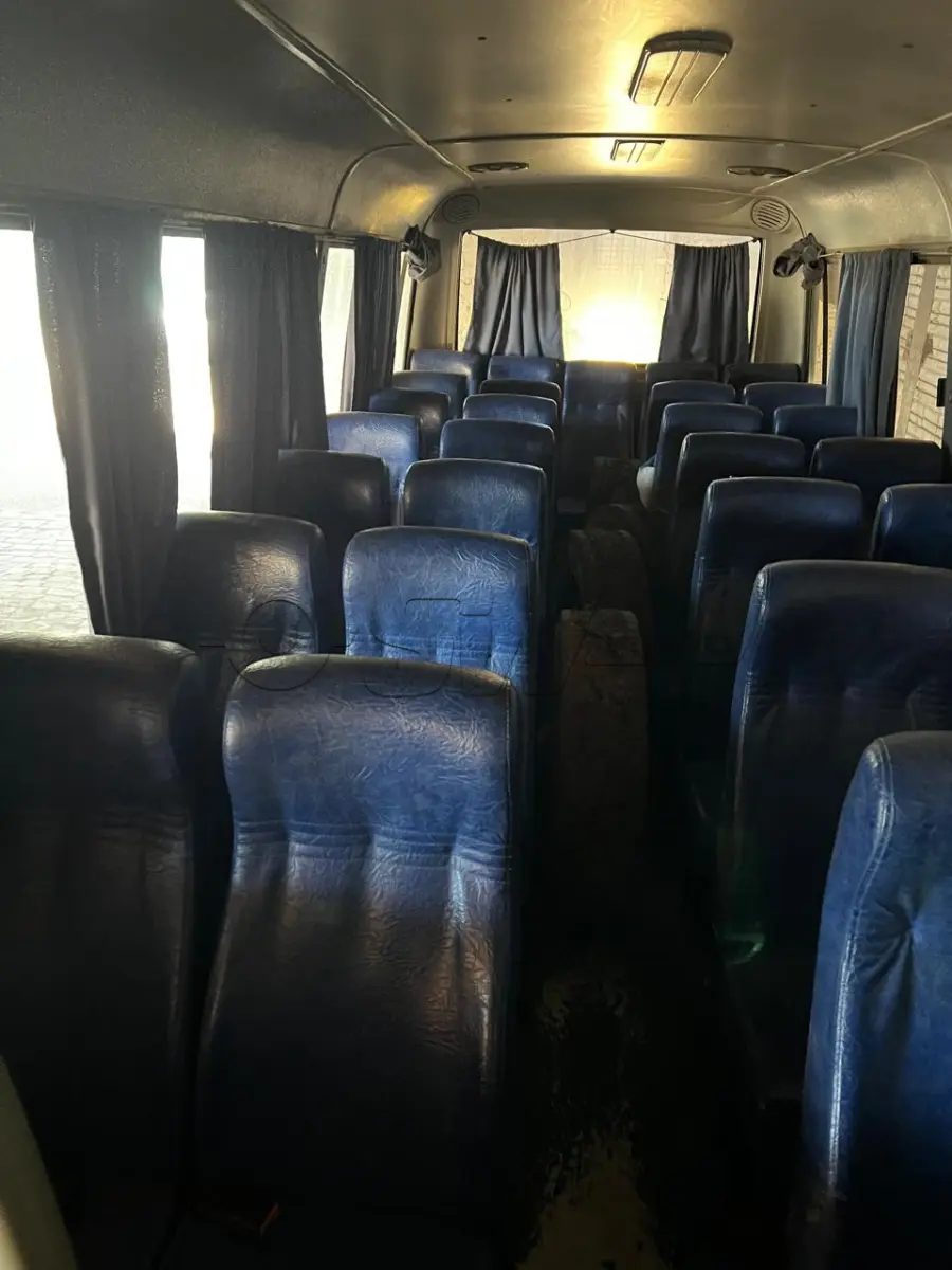 LOTE 015 - Ônibus MARCOPOLO/VOLARE V8 ON, ano/mod. 2005/2006, cor prata