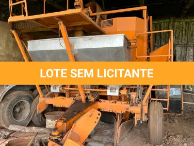 LOTE 004 - Plantadora de cana de açúcar picada.