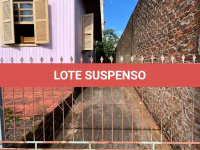 LOTE 001 - Casa de madeira  e lote urbano no município de Guarani das Missões