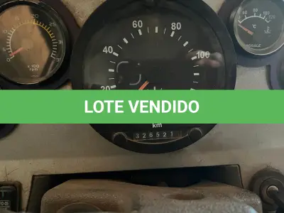 LOTE 015 - Ônibus MARCOPOLO/VOLARE V8 ON, ano/mod. 2005/2006, cor prata