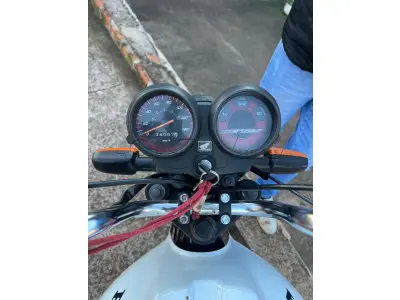 LOTE 001 - Uma motocicleta HONDA CG 125 CARGO KS Placa: IWP7129