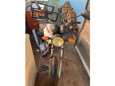 LOTE 002 - Uma motocicleta HONDA CG 125 CARGO KS Placa: IWP7130