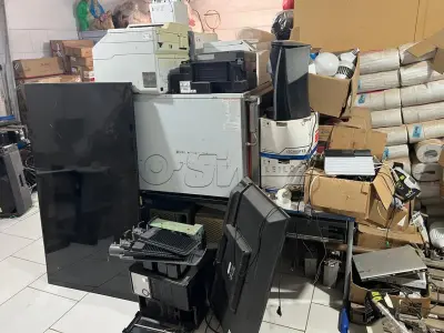 LOTE 011 - sucatas de eletrônicos