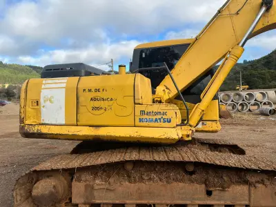 LOTE 010 - Escavadeira Hidráulica, marca Komatsu, modelo PC 160 LC-7B