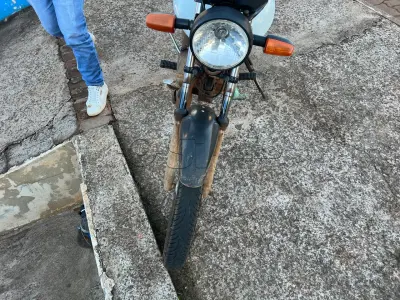 LOTE 001 - Uma motocicleta HONDA CG 125 CARGO KS Placa: IWP7129