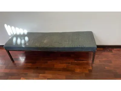 LOTE 023 - Lote de moveis de escritório, composto de arquivos de aço, cadeiras, prateleira e balcão