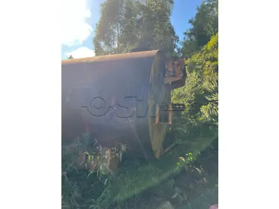 LOTE 007 - usina de asfalto frio, marca cifali, composta de um funil e esteira sem motor, três tanques metálicos para emulsão asfáltica
